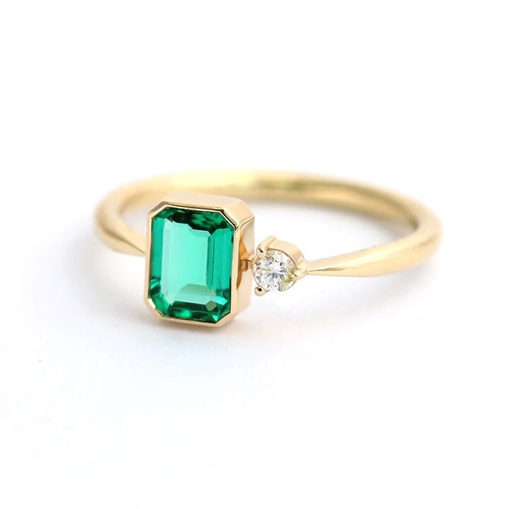 Vintage Emerald Ring, Emerald Diamond Ring, Gold Ring, Emerald Green Ring, Emerald Cut, May Birthstone Ring, Antique Emerald Ring, Emerald
