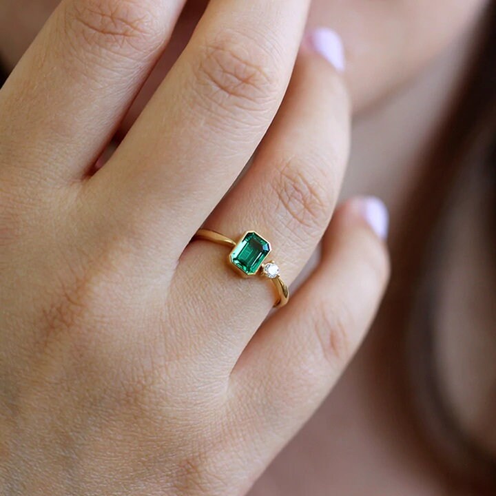 Vintage Emerald Ring, Emerald Diamond Ring, Gold Ring, Emerald Green Ring, Emerald Cut, May Birthstone Ring, Antique Emerald Ring, Emerald