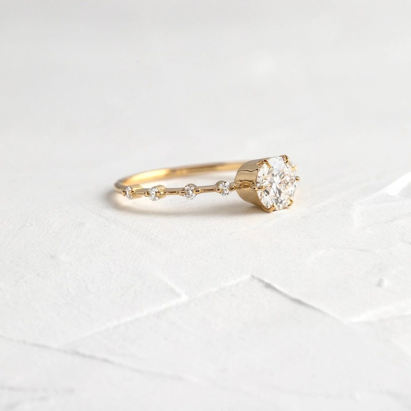Oval Diamond Engagement Ring, Round Diamond Ring, Round 14k Gold Diamond Ring, Round simulated Diamond Ring, Distance Diamond Ring