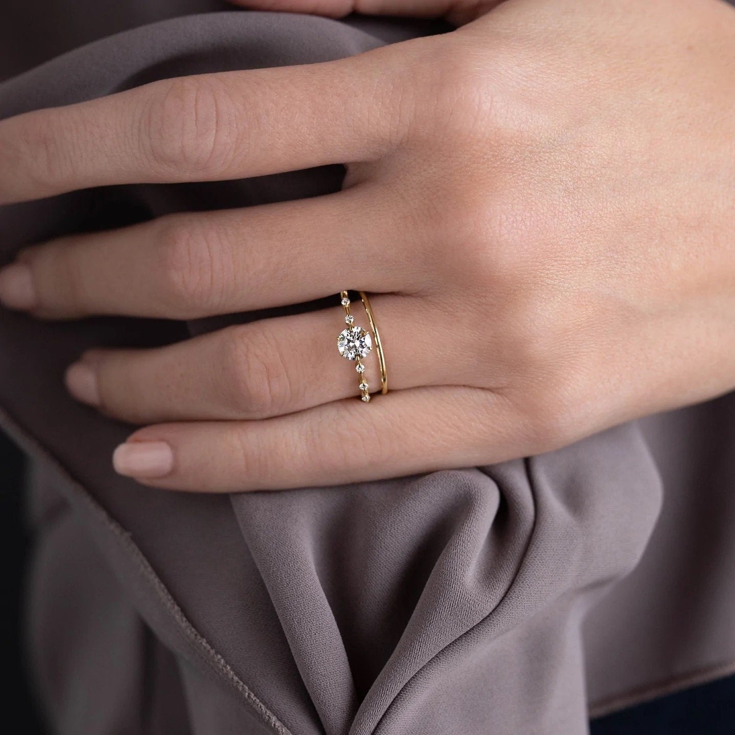 Oval Diamond Engagement Ring, Round Diamond Ring, Round 14k Gold Diamond Ring, Round simulated Diamond Ring, Distance Diamond Ring
